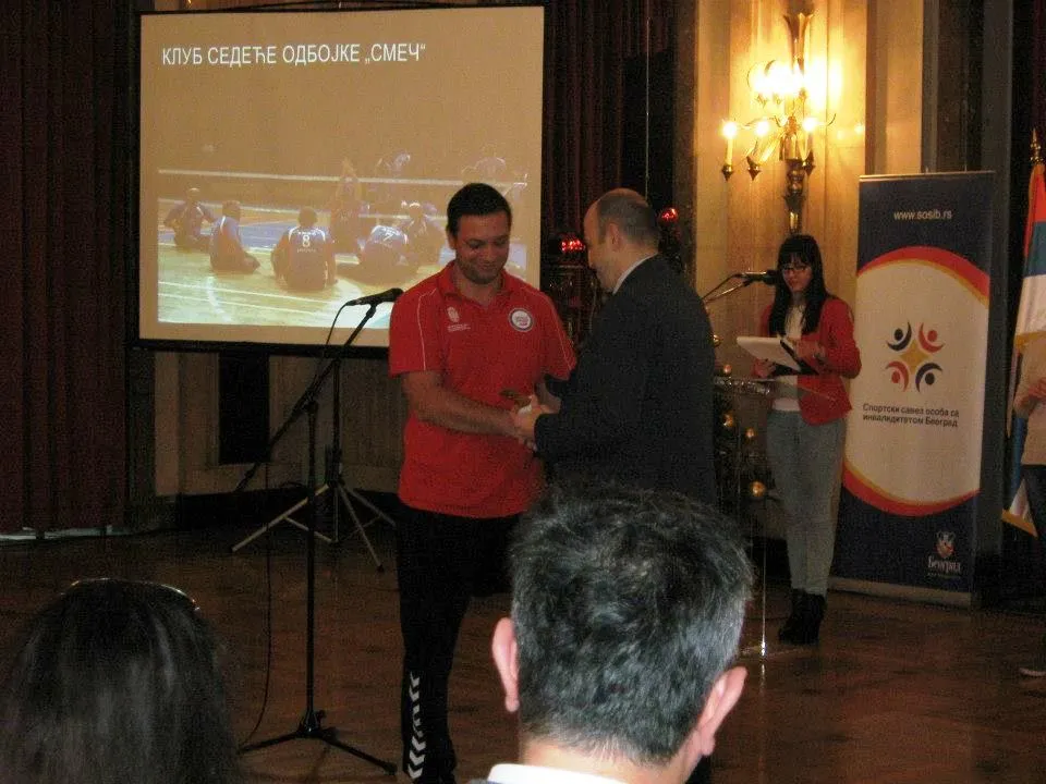 Recognitions — The club’s plaques and awards (3)